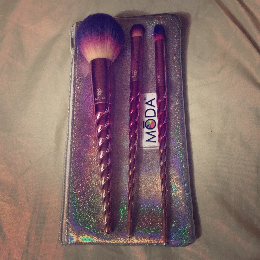 Three MODA brushes and MODA makeup bag.